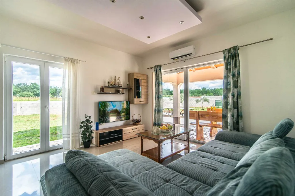 6-Bedroom Villa with Private Pool in Sveti Lovreč
