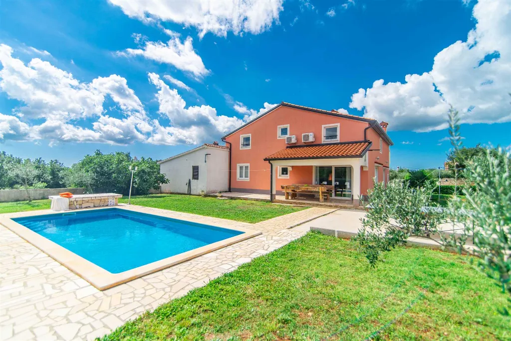 6-Bedroom Villa with Private Pool in Sveti Lovreč