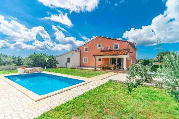 6-Bedroom Villa with Private Pool in Sveti Lovreč