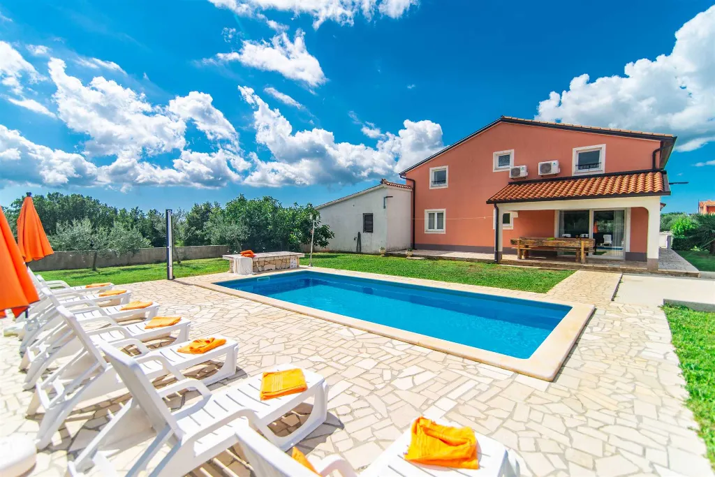 6-Bedroom Villa with Private Pool in Sveti Lovreč