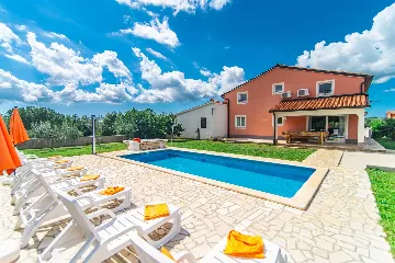 6-Bedroom Villa with Private Pool in Sveti Lovreč