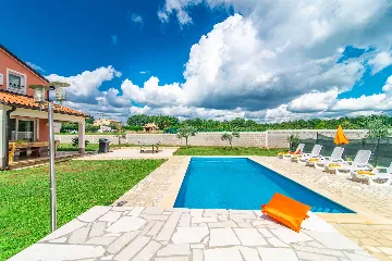 6-Bedroom Villa with Private Pool in Sveti Lovreč
