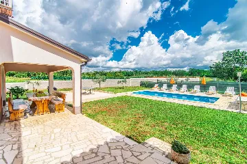 6-Bedroom Villa with Private Pool in Sveti Lovreč