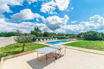 6-Bedroom Villa with Private Pool in Sveti Lovreč