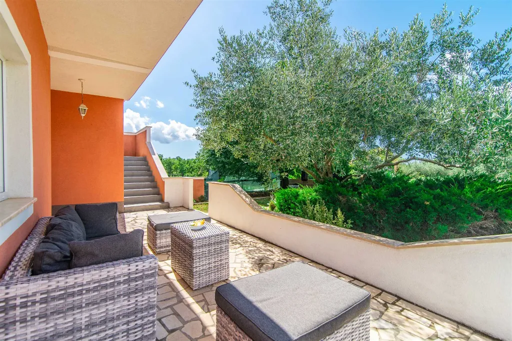 6-Bedroom Villa with Private Pool in Sveti Lovreč