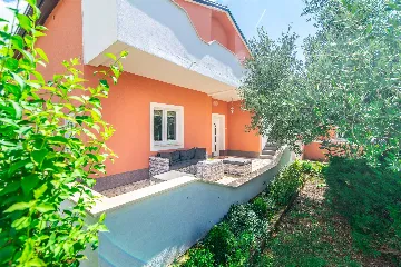 6-Bedroom Villa with Private Pool in Sveti Lovreč