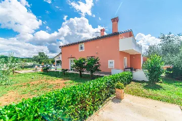 6-Bedroom Villa with Private Pool in Sveti Lovreč