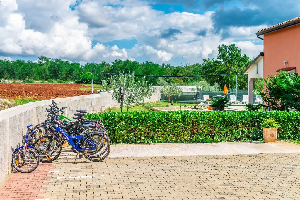 6-Bedroom Villa with Private Pool in Sveti Lovreč