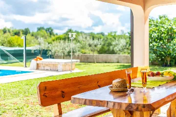 6-Bedroom Villa with Private Pool in Sveti Lovreč