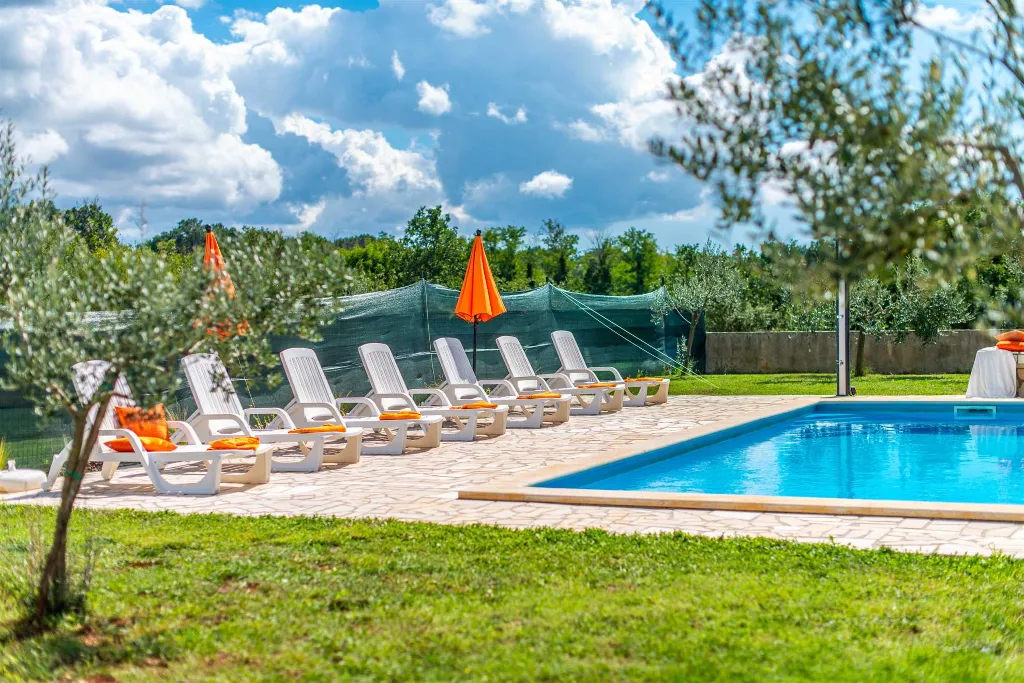 6-Bedroom Villa with Private Pool in Sveti Lovreč