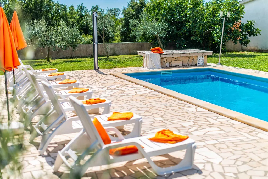 6-Bedroom Villa with Private Pool in Sveti Lovreč