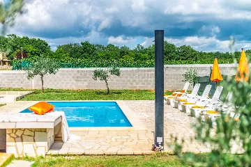 6-Bedroom Villa with Private Pool in Sveti Lovreč