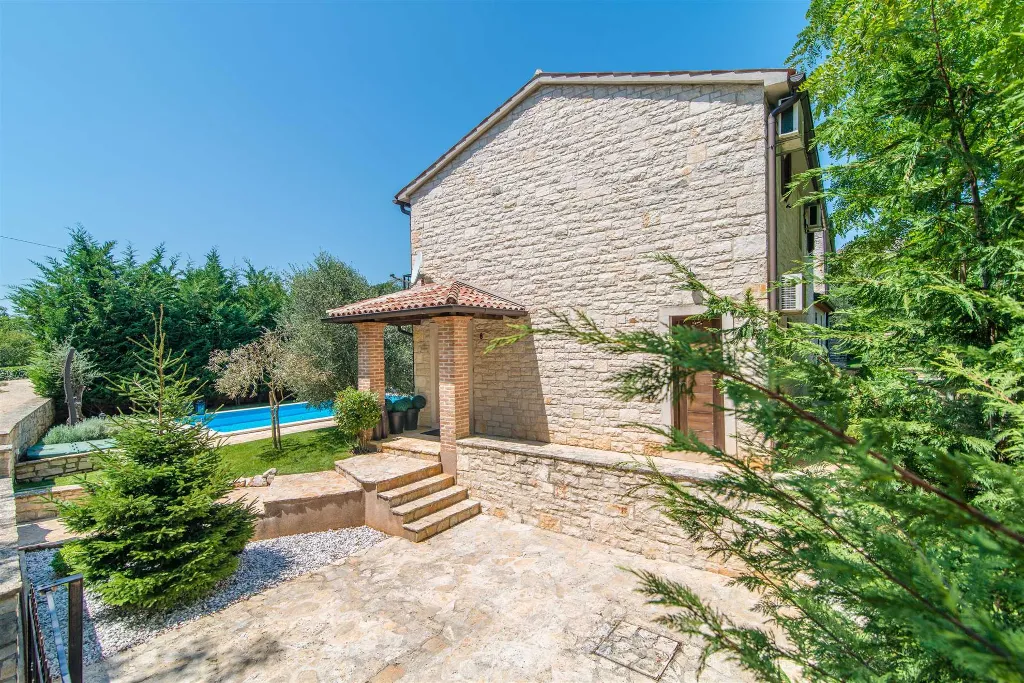 3-Bedroom Villa with Private Pool in Medvidići