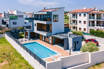 Fažana 4-Bedroom Villa for Up to 8 Guests