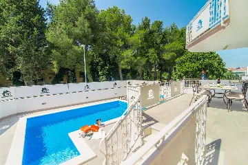 3-Bedroom Villa in Novigrad for 6 Guests