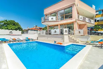 3-Bedroom Villa in Novigrad for 6 Guests