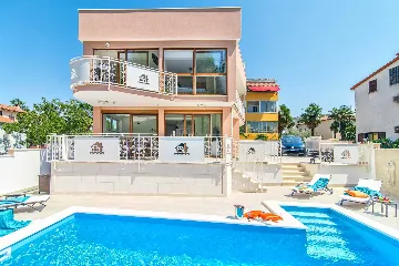 3-Bedroom Villa in Novigrad for 6 Guests