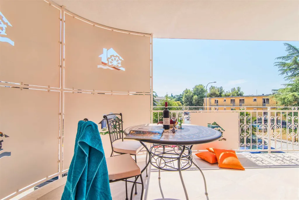 3-Bedroom Villa in Novigrad for 6 Guests