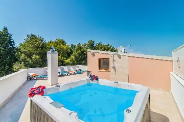 3-Bedroom Villa in Novigrad for 6 Guests