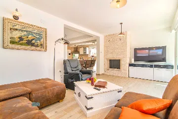 3-Bedroom Villa in Novigrad for 6 Guests