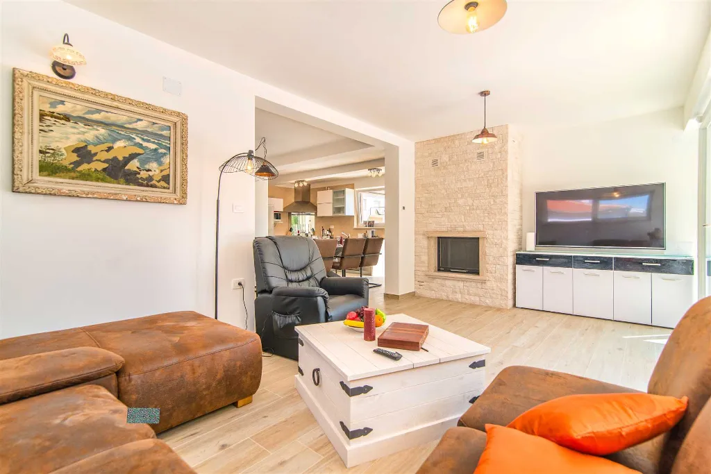 3-Bedroom Villa in Novigrad for 6 Guests