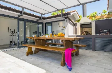 5-Bedroom Villa with Sea View in Koromačno