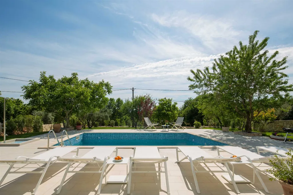 Villa with Private Pool in Koromačno (Up to 9)