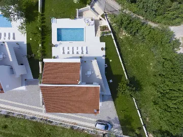 Spacious 4-Bedroom Villa in Koromačno for 9