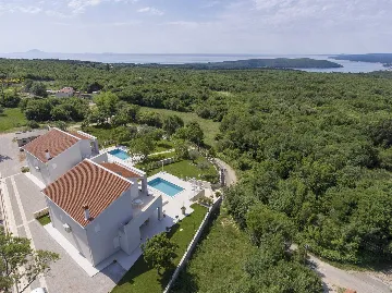 Spacious 4-Bedroom Villa in Koromačno for 9