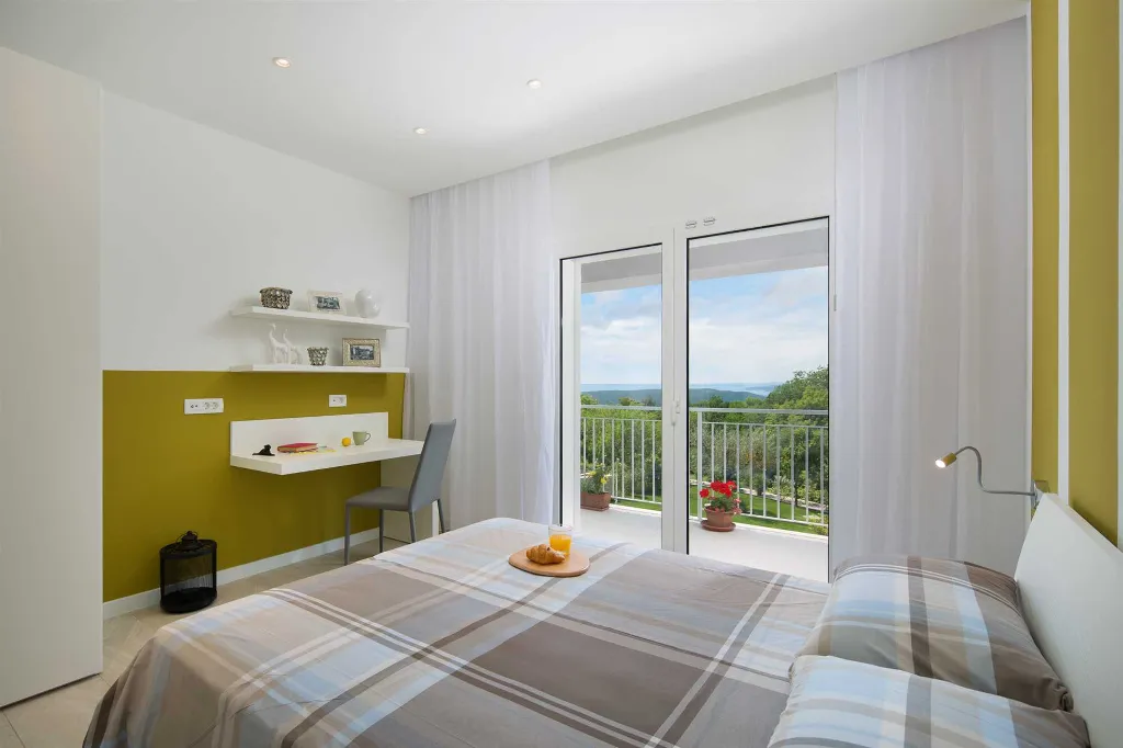 Spacious 4-Bedroom Villa in Koromačno for 9