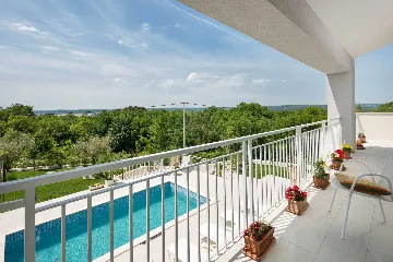Spacious 4-Bedroom Villa in Koromačno for 9