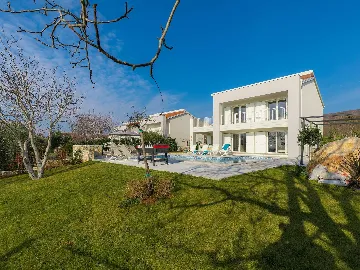 3-Bedroom Villa with Private Pool in Koromačno