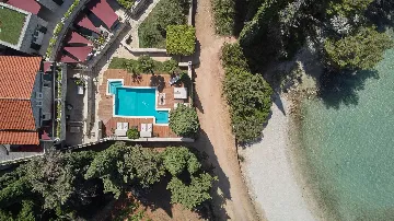 7-Bedroom Villa in Supetar for 14 Guests