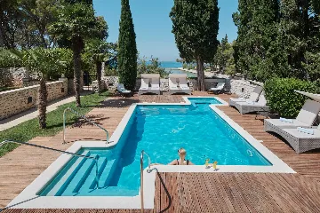 7-Bedroom Villa in Supetar for 14 Guests