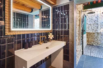 7-Bedroom Villa in Supetar for 14 Guests