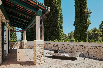 7-Bedroom Villa in Supetar for 14 Guests