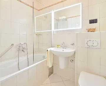 7-Bedroom Villa in Supetar for 14 Guests