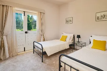 7-Bedroom Villa in Supetar for 14 Guests