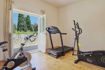 7-Bedroom Villa in Supetar for 14 Guests