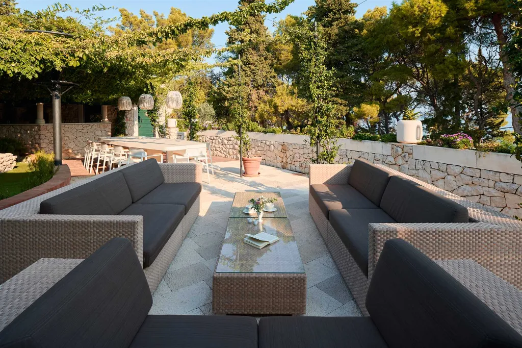 7-Bedroom Villa in Supetar for 14 Guests