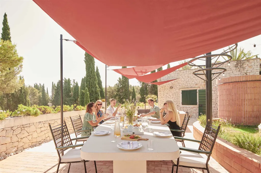 7-Bedroom Villa in Supetar for 14 Guests