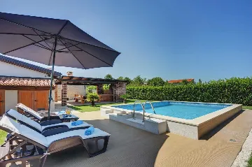 Fažana Villa for 4 Guests with Private Pool