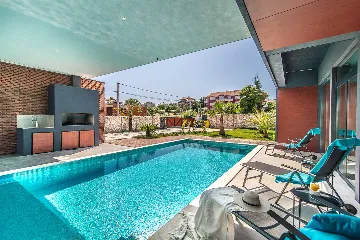 4-Bedroom Villa in Ližnjan for 8 Guests