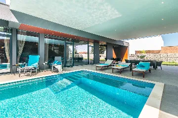 4-Bedroom Villa in Ližnjan for 8 Guests