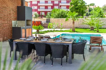 4-Bedroom Villa in Ližnjan for 8 Guests