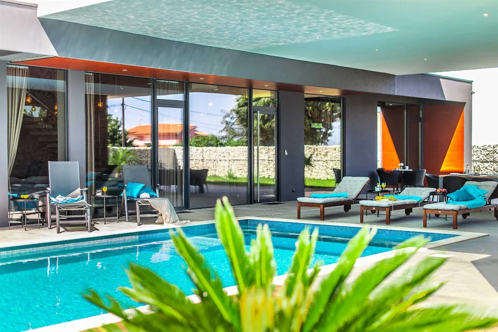 4-Bedroom Villa in Ližnjan for 8 Guests