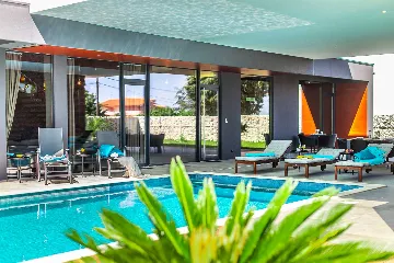 4-Bedroom Villa in Ližnjan for 8 Guests