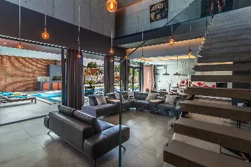 4-Bedroom Villa in Ližnjan for 8 Guests