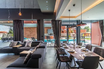 4-Bedroom Villa in Ližnjan for 8 Guests