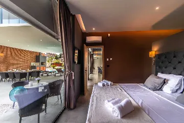 4-Bedroom Villa in Ližnjan for 8 Guests